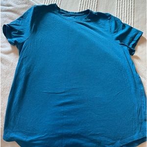 Lululemon women’s blue love tee